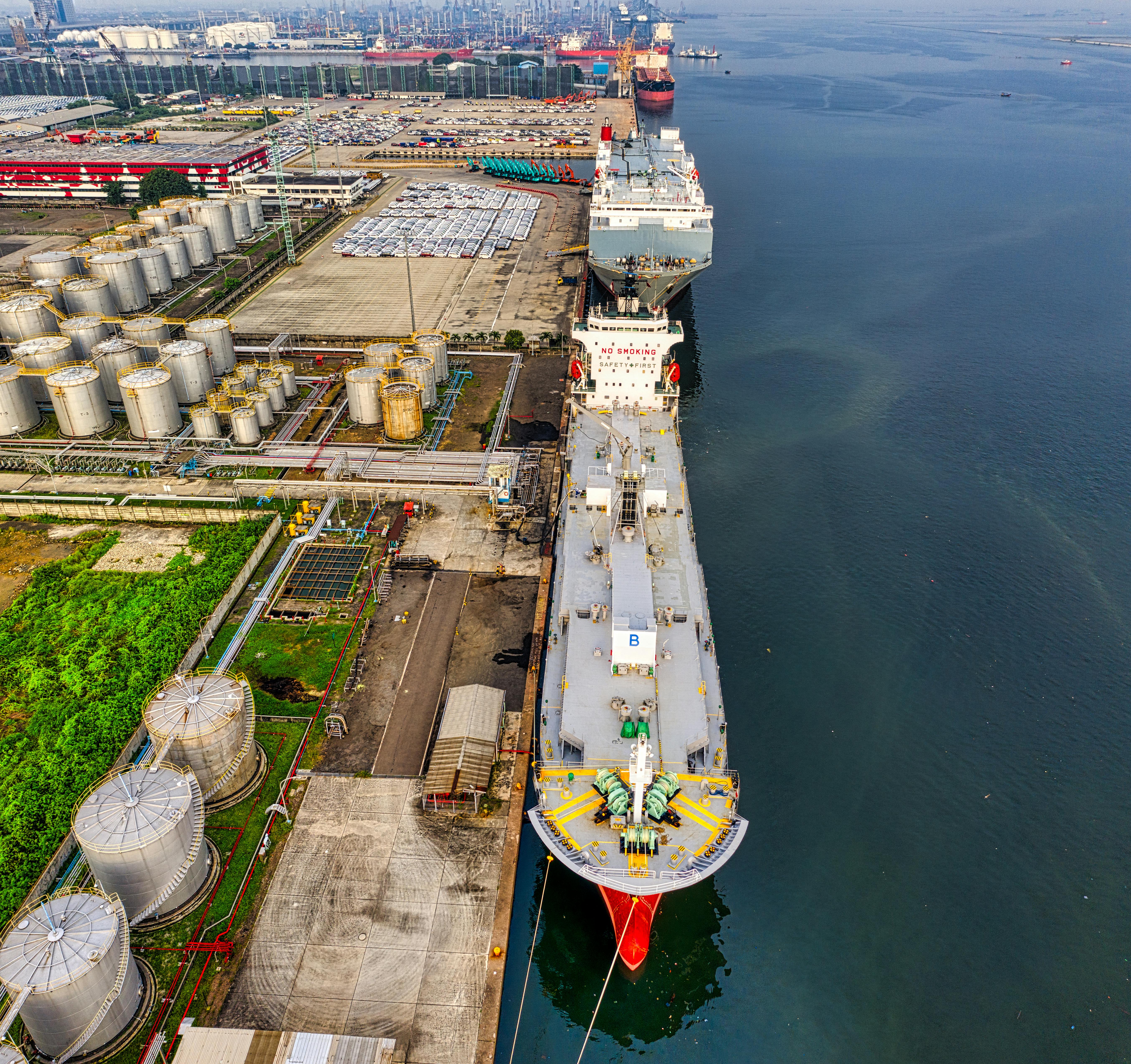 Port and tanker infrastructure serving Gulf markets